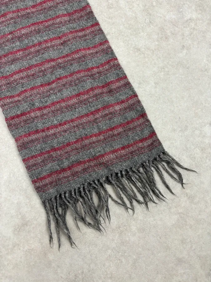2000s Gucci Red & Grey Striped Wool Scarf - Image 4