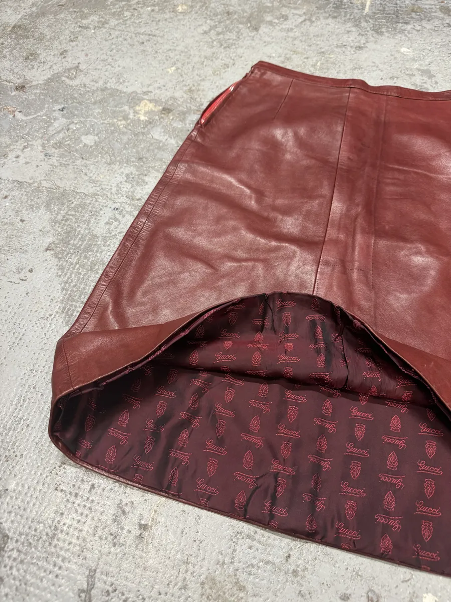2000s Gucci Red Leather Glamour Skirt - Image 4