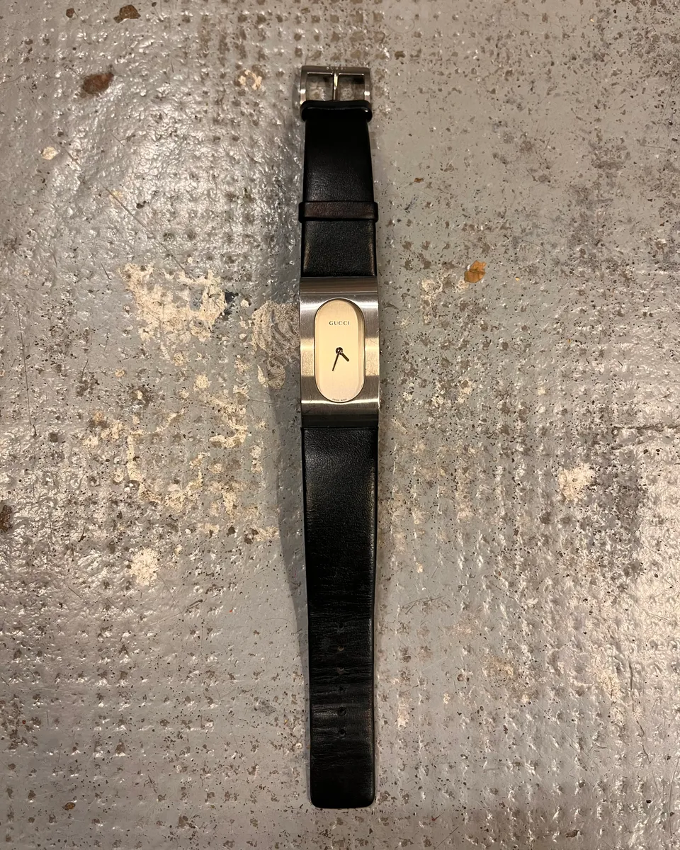 2000s Gucci Silver Stainless Steel Bangle Watch - Image 2