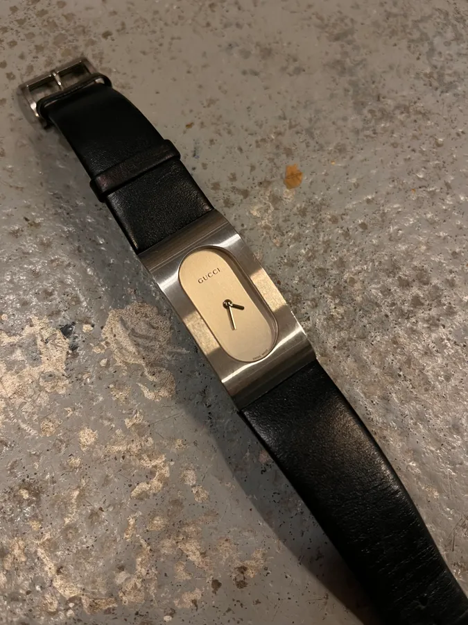 2000s Gucci Silver Stainless Steel Bangle Watch - Image 5