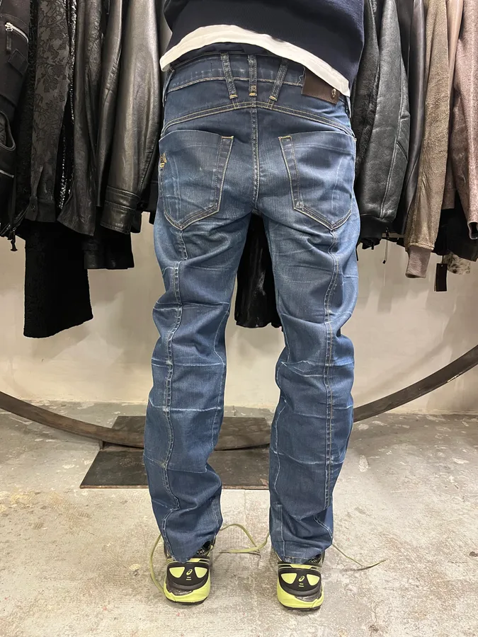 2000s Legend Blue Faded Jeans - Image 3