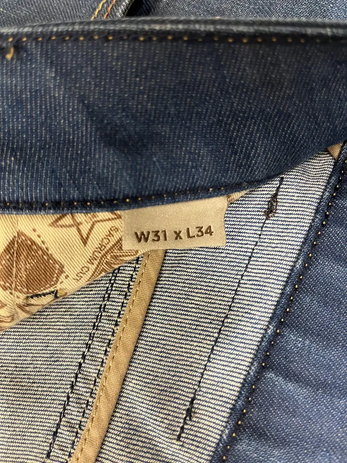 2000s Legend Blue Faded Jeans - Image 8