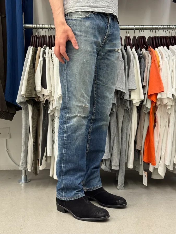 2000s Levi’s Blue Faded Denim Jeans - Image 2