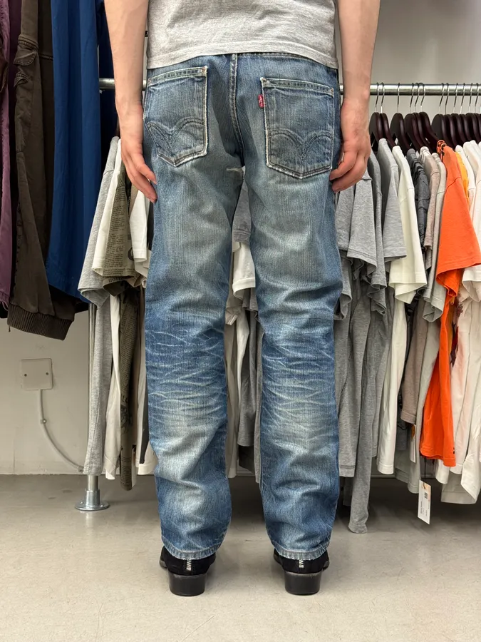 2000s Levi’s Blue Faded Denim Jeans - Image 3