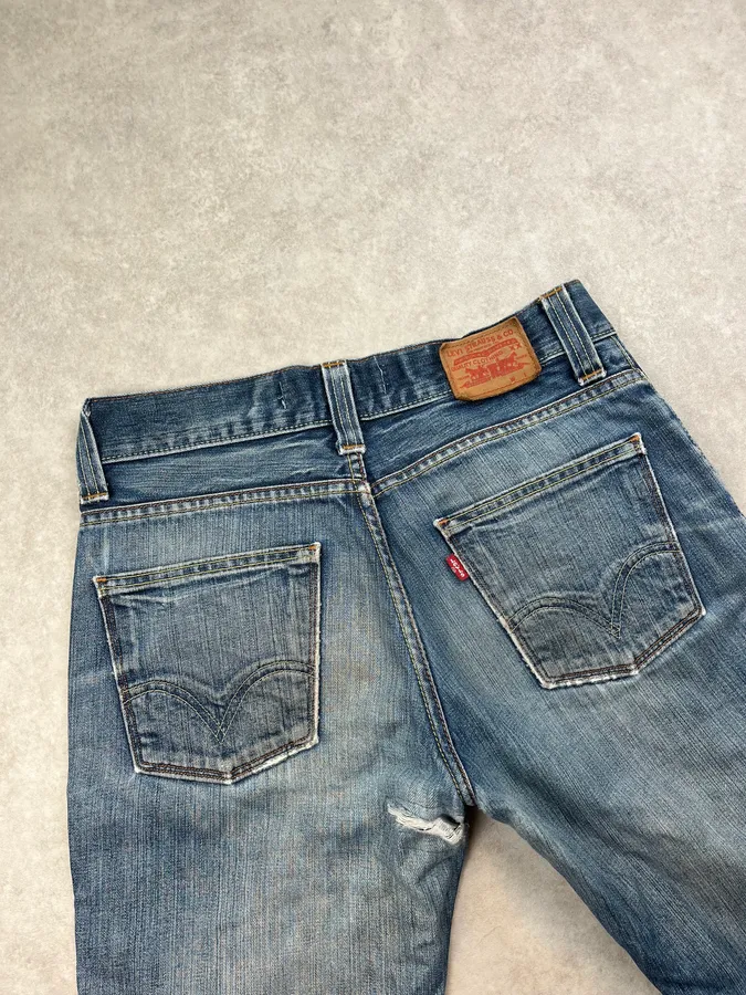 2000s Levi’s Blue Faded Denim Jeans - Image 6