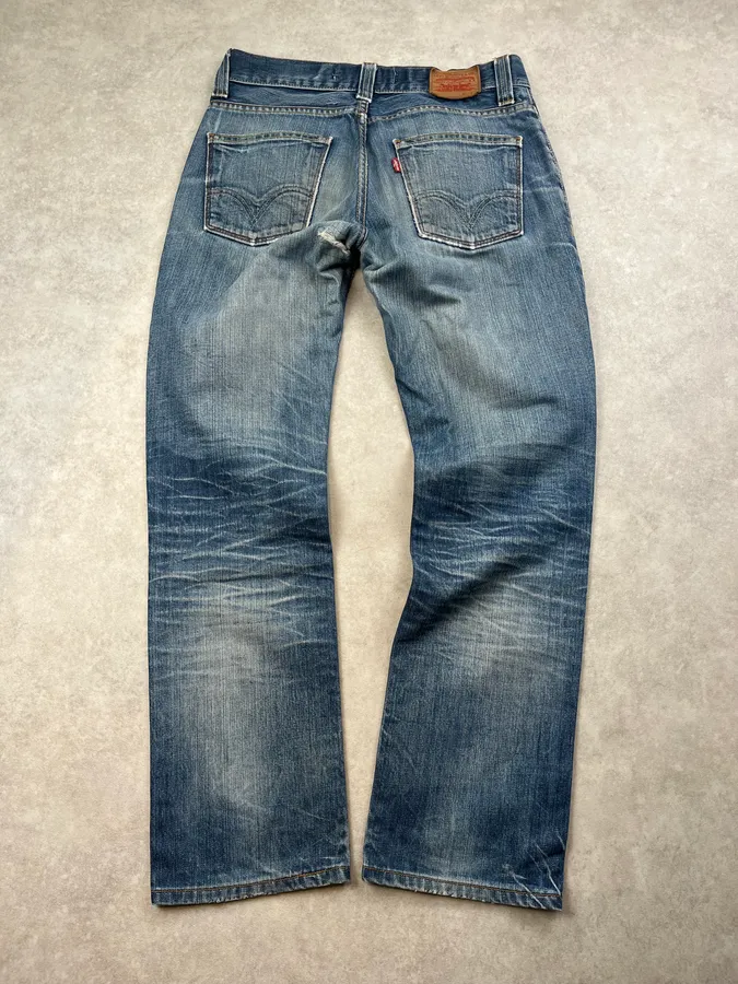 2000s Levi’s Blue Faded Denim Jeans - Image 7
