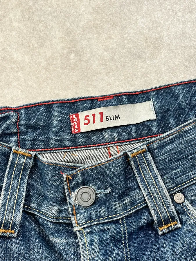 2000s Levi’s Blue Faded Denim Jeans - Image 8