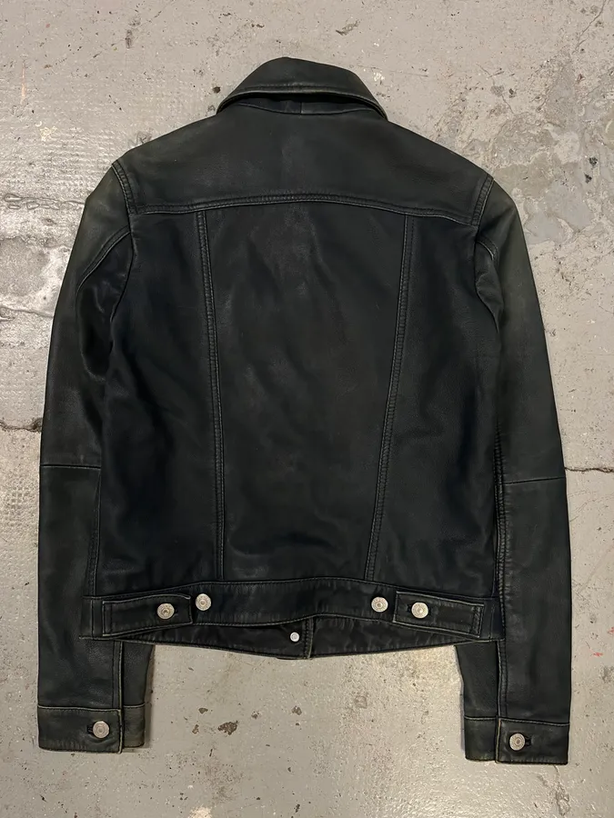 2000s Levis Black Leather Trucker Jacket - Image 7