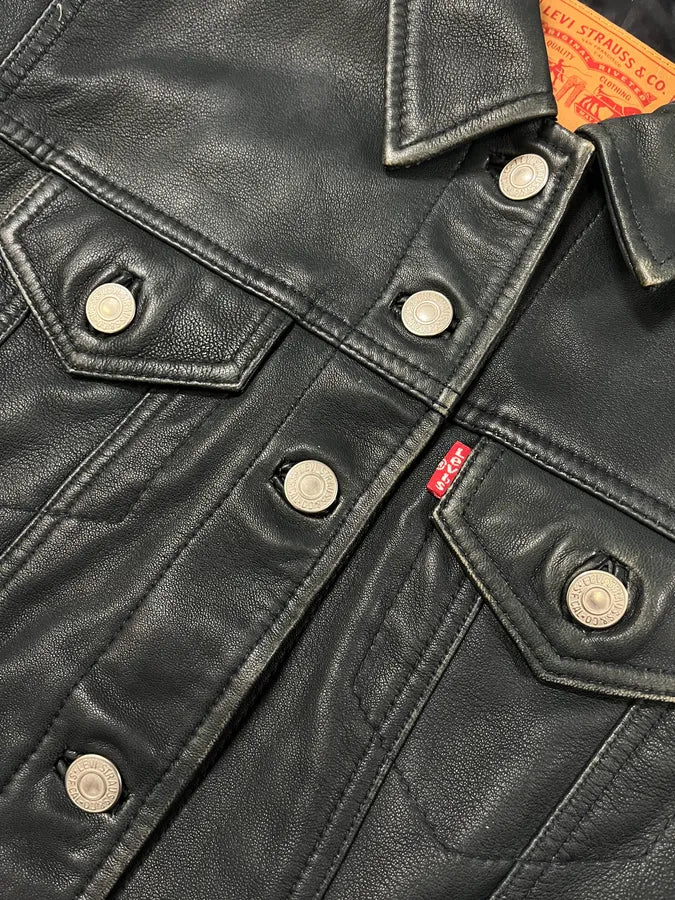 2000s Levis Black Leather Trucker Jacket - Image 8