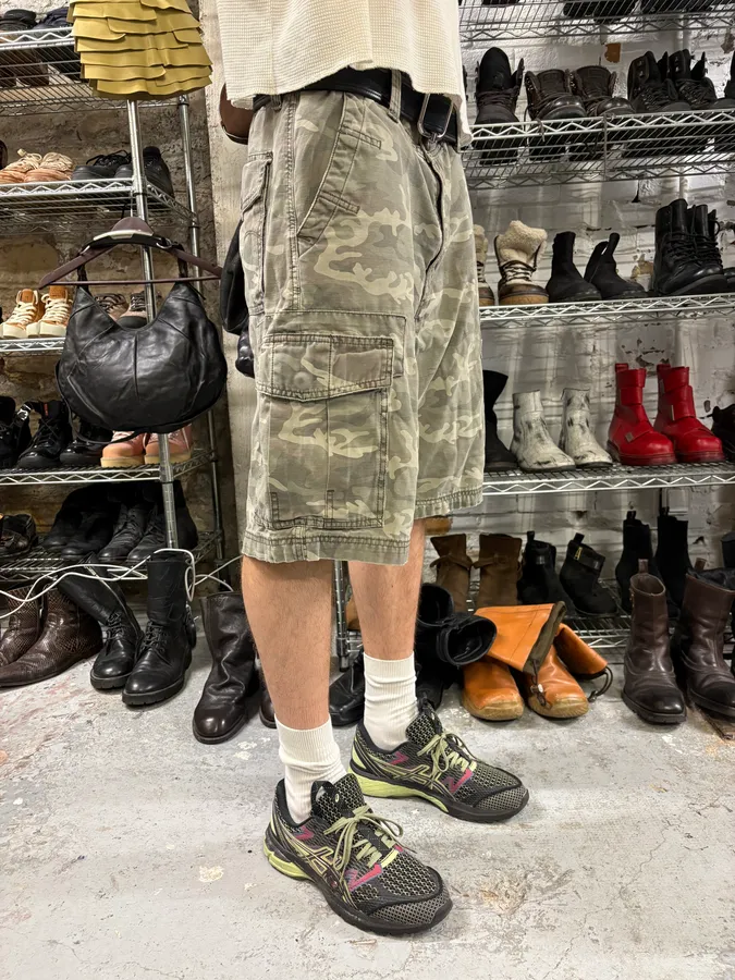 2000s Levi’s Military Camo Cargo Shorts - Image 3