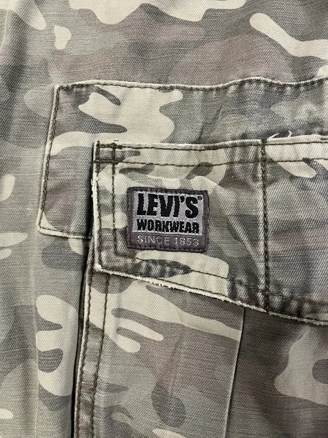 2000s Levi’s Military Camo Cargo Shorts - Image 8