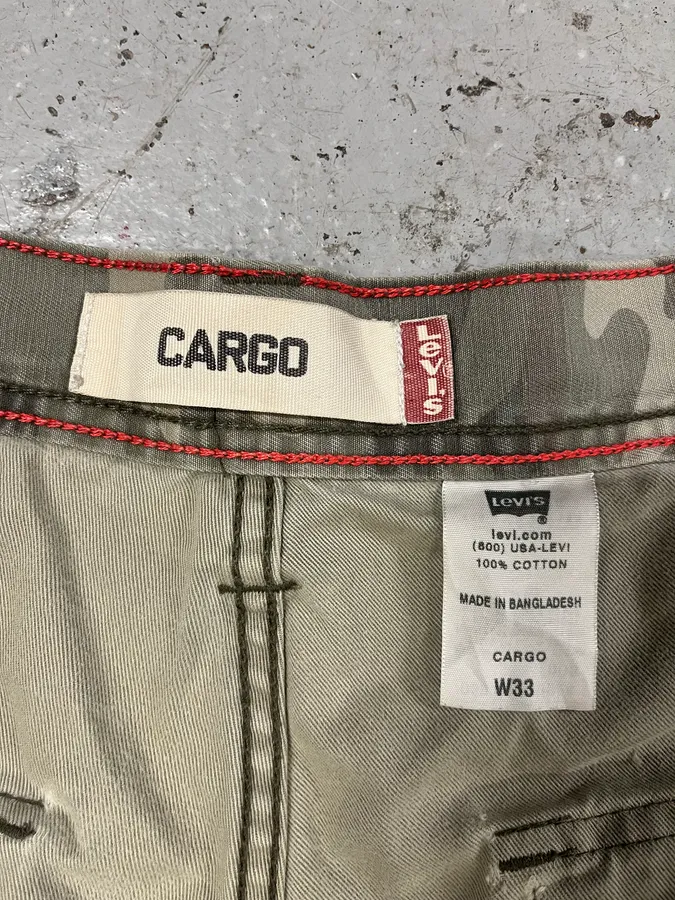 2000s Levi’s Military Camo Cargo Shorts - Image 9