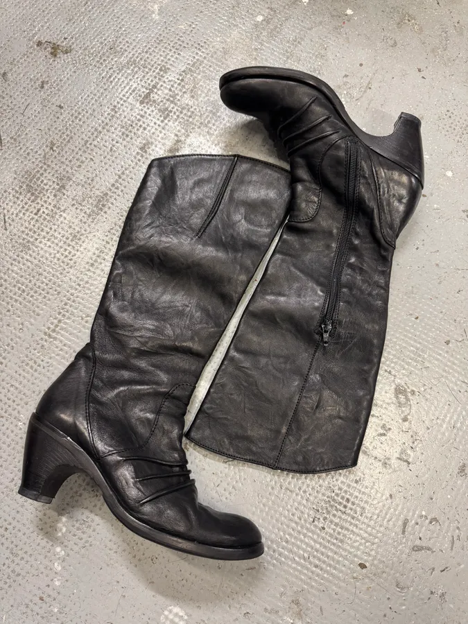 2000s Miu Miu Futuristic Black Leather Boots - Image 3
