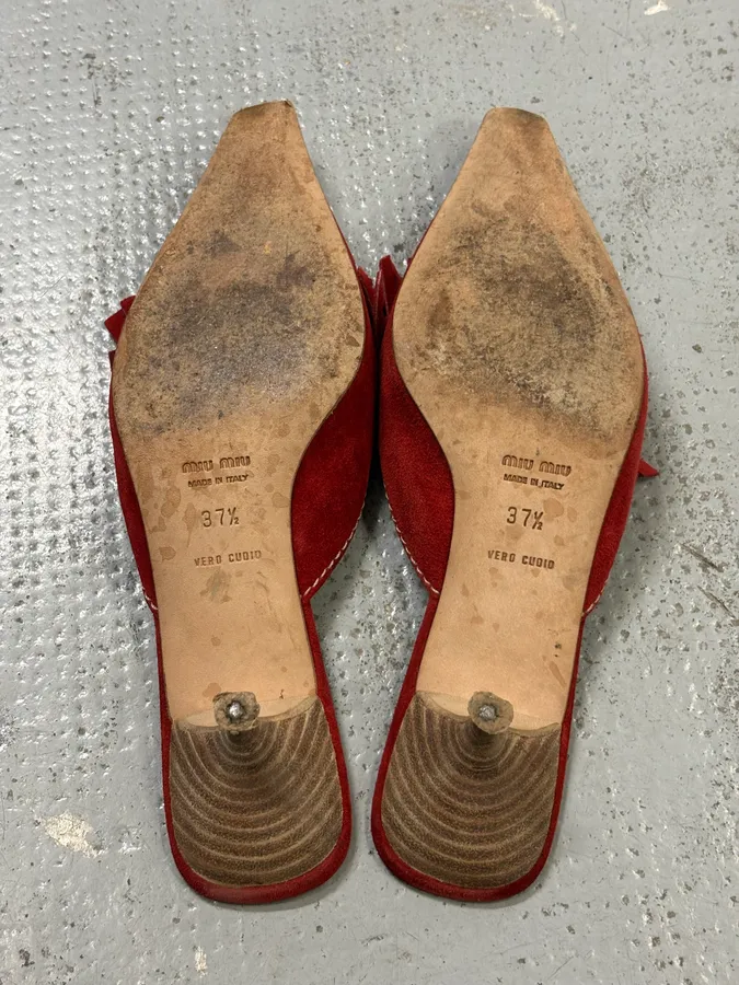 2000s Miu Miu Red Suede Leather Fringed Pumps Heels - Image 7