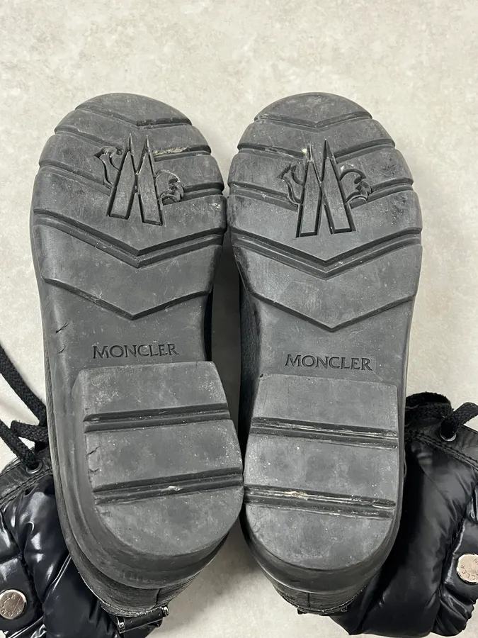 2000s Moncler Black Leather Puffer Boots - Image 7