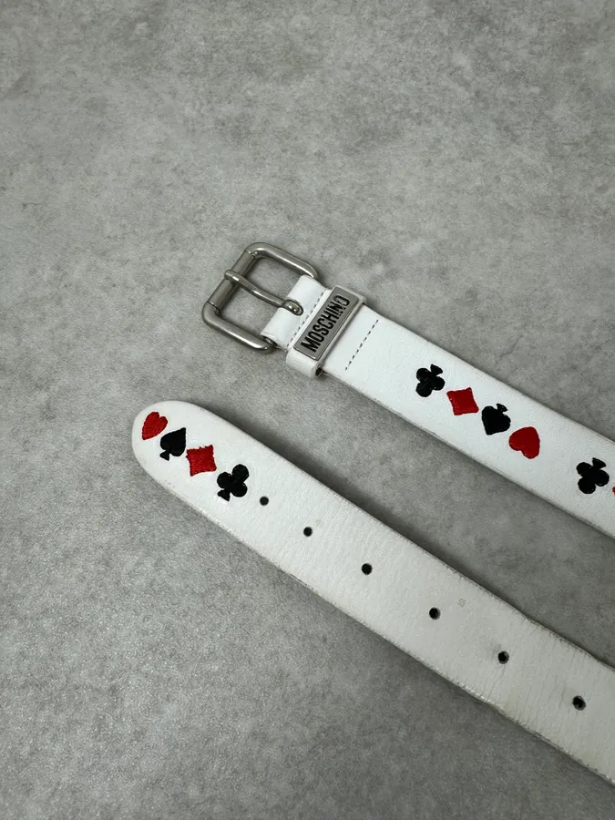 2000s Moschino Gambling White Leather Belt - Image 4