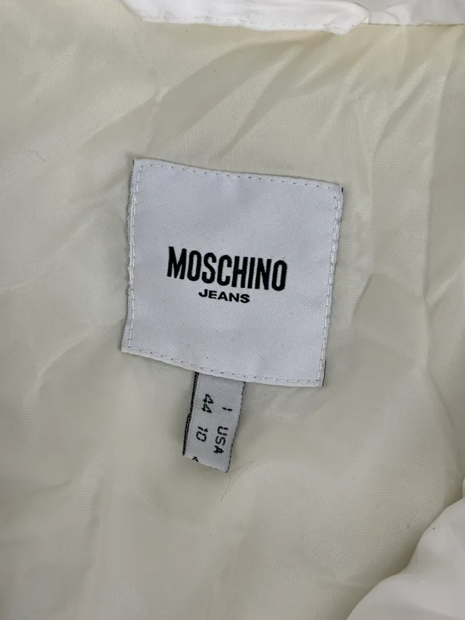 2000s Moschino White Cozy Puffer Jacket - Image 13