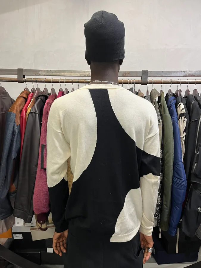 2000s Moschino Wool Black Geometrical White Sweater - Image 3