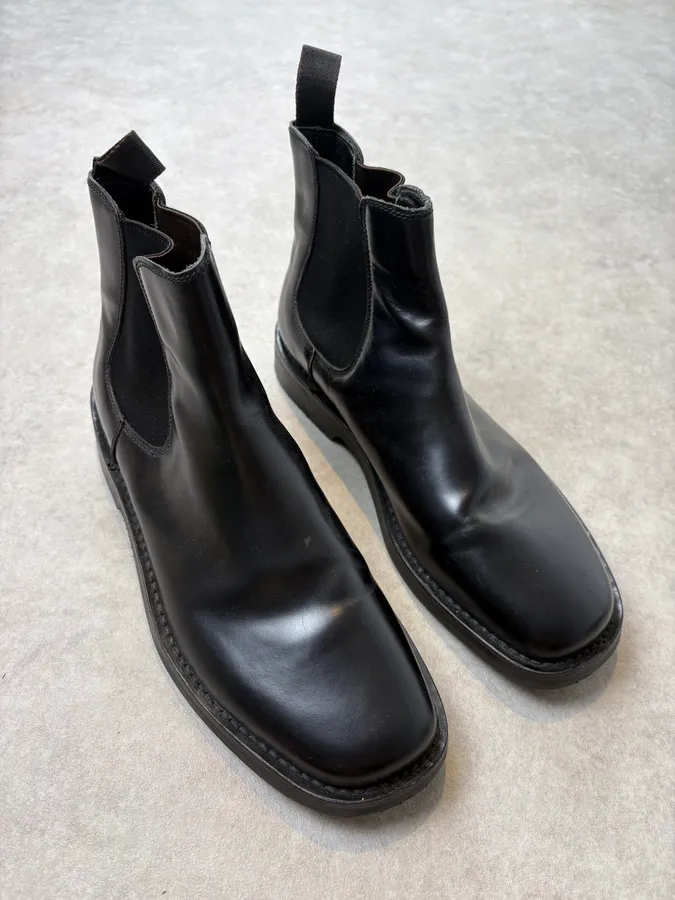 2000s Prada Black Classy Leather Chelsea Boots - Image 4