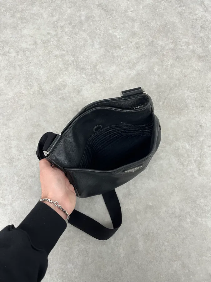 2000s Prada Black Minimalist Black Leather Shoulder Bag - Image 6