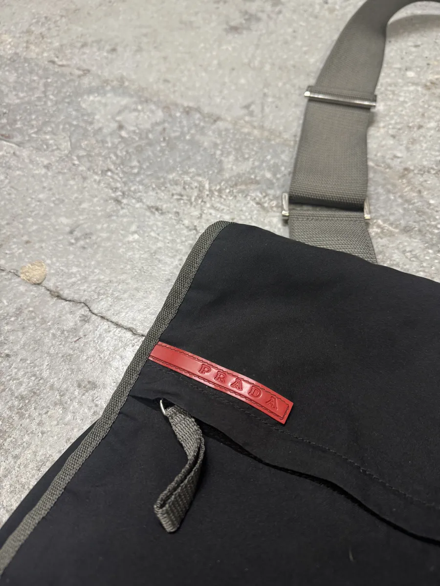 2000s Prada Linea Rossa Black Messenger Shoulder Bag - Image 5