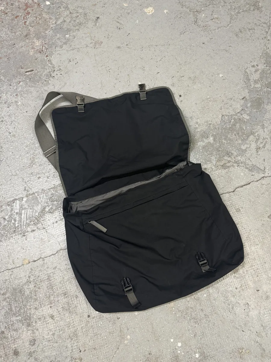 2000s Prada Linea Rossa Black Messenger Shoulder Bag - Image 6
