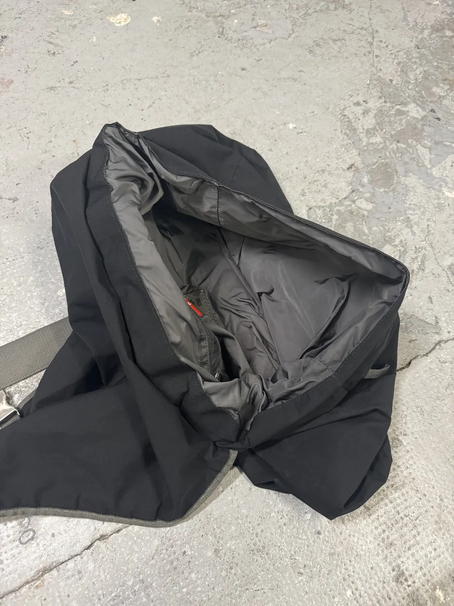 2000s Prada Linea Rossa Black Messenger Shoulder Bag - Image 7