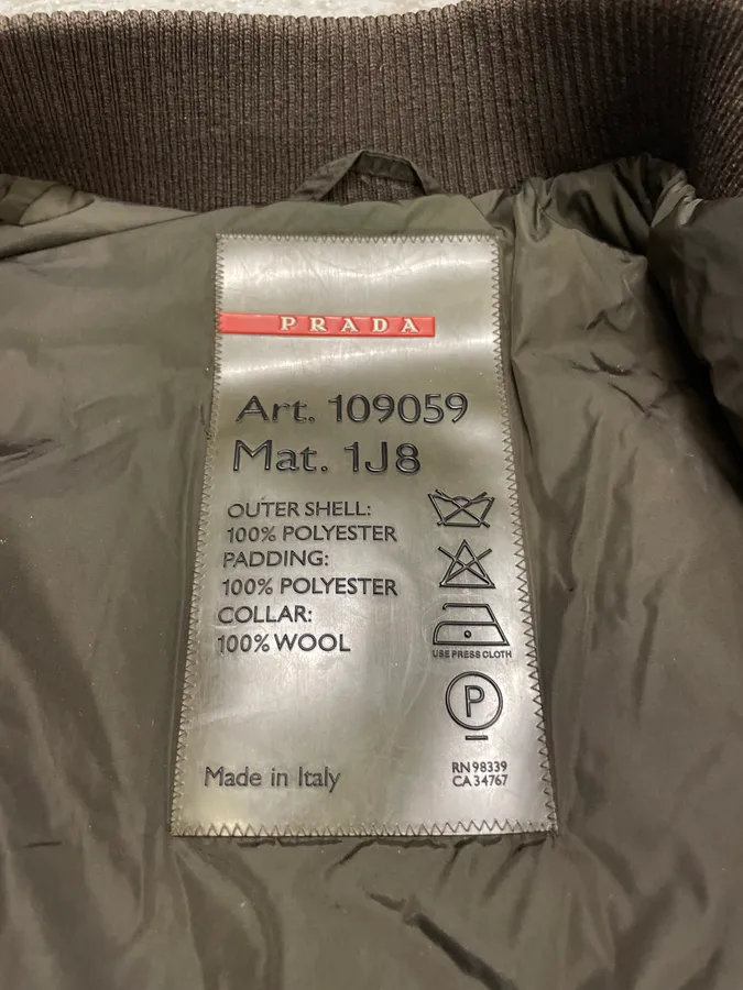 2000s Prada Red Ski Vest Jacket - Image 10