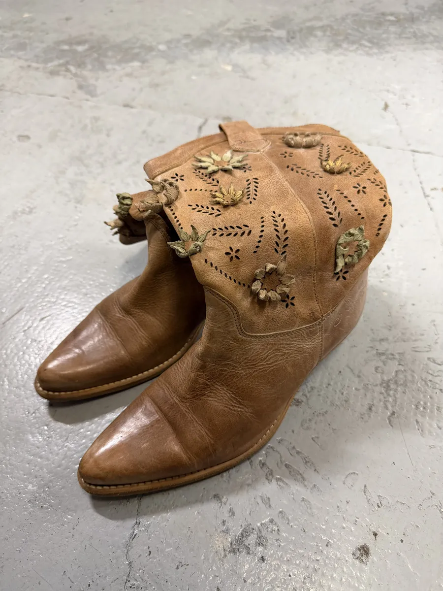 2000s Roberto Cavalli Beige Santiags Flowers Boots - Image 3