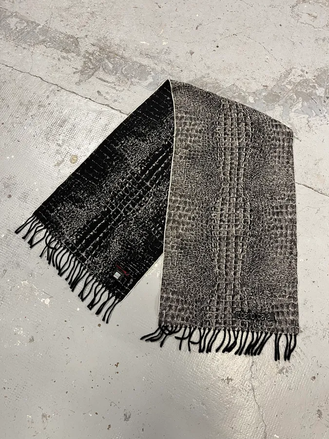 2000s Roberto Cavalli Black Crocodile Wool Scarf - Image 3