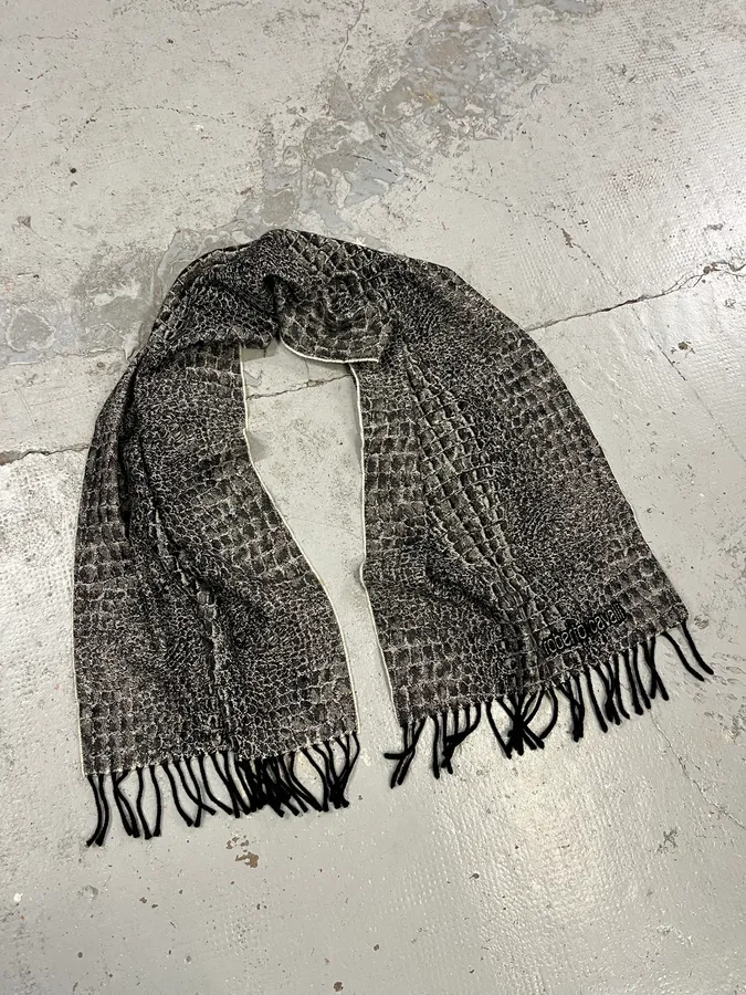 2000s Roberto Cavalli Black Crocodile Wool Scarf - Image 4