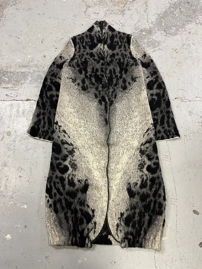 2000s Roberto Cavalli Black & White Leopard Print Long Jacket - Image 4