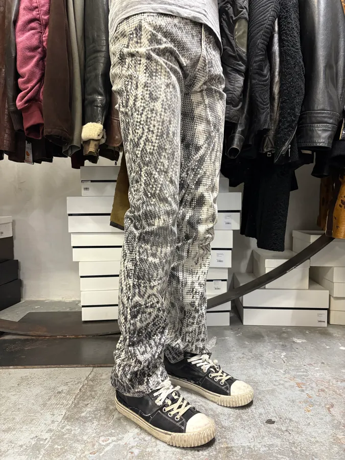 2000s Roberto Cavalli Luxury Animal Print Grey Pants - Image 3