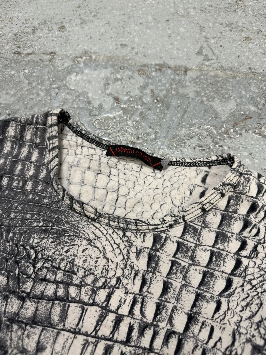 2000s Roberto Cavalli White & Grey Crocodile Effect T-Shirt - Image 3