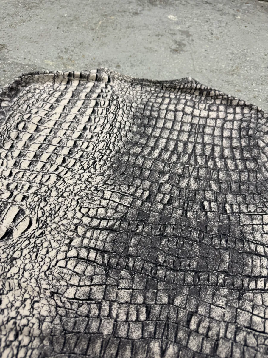 2000s Roberto Cavalli White & Grey Crocodile Effect T-Shirt - Image 5