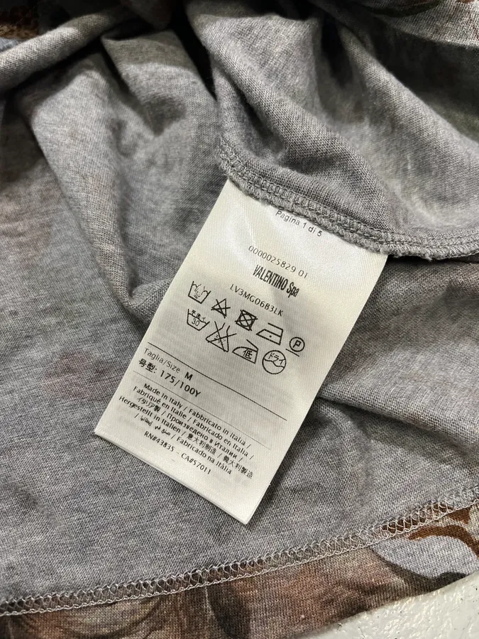 2000s Valentino Biodiversity Animals Grey T-Shirt - Image 9