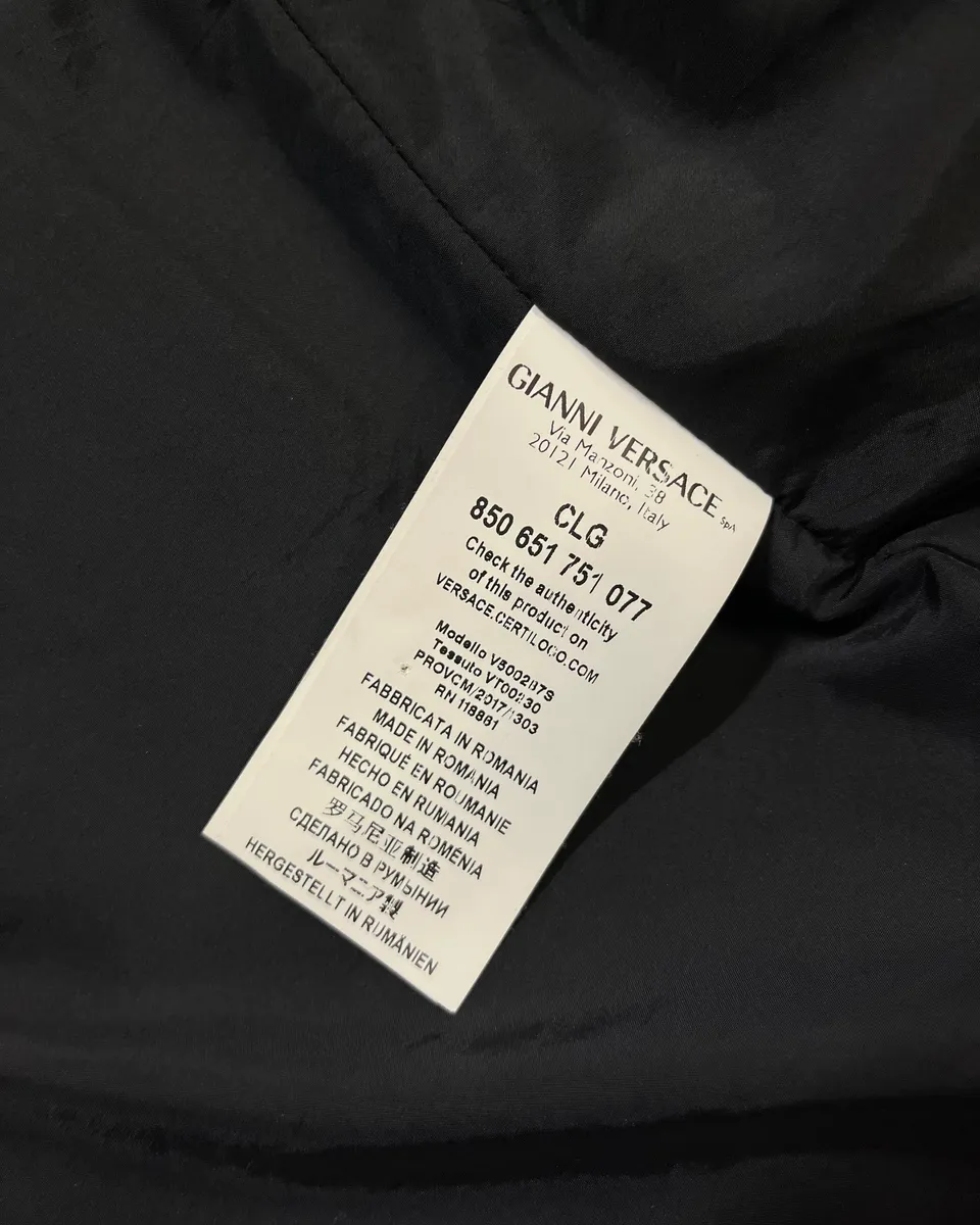 2000s Versace Black Quilted Hooded Jacket - Image 11