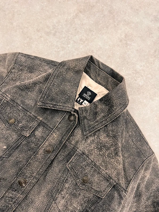 2000s Versace Raw Faded Cropped Grey Leather Trucker Jacket - Image 5