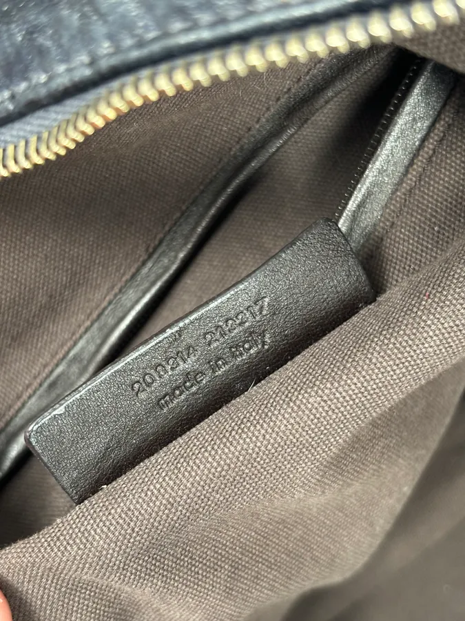 2000s Yves Saint Laurent Easy Grain Black Leather Handle Bag - Image 18