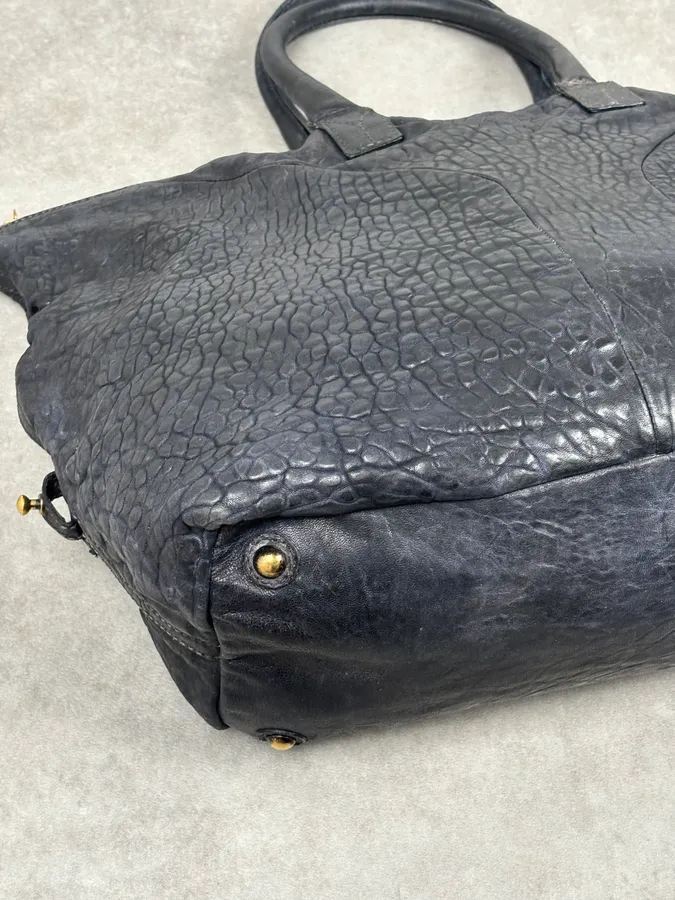2000s Yves Saint Laurent Easy Grain Black Leather Handle Bag - Image 5