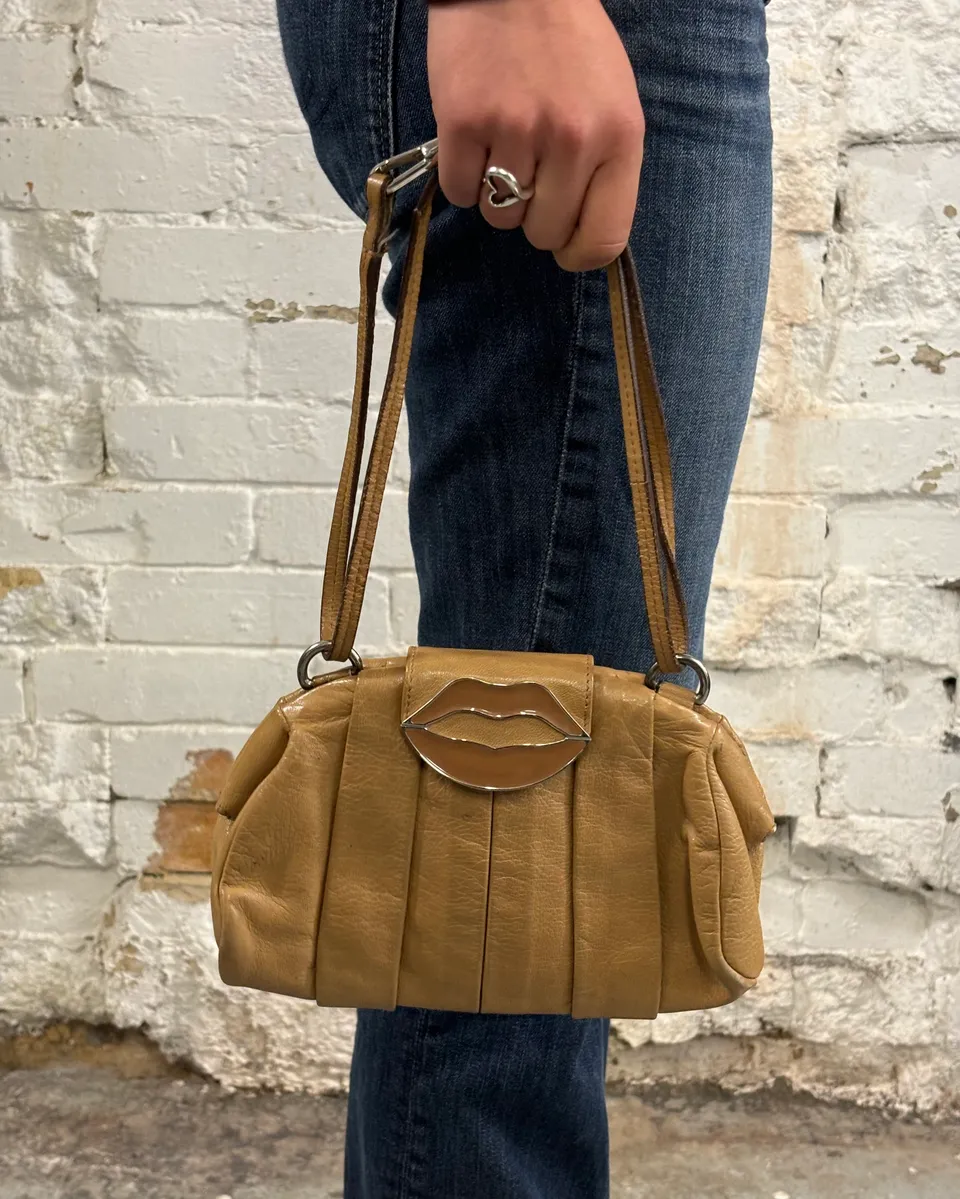 2000s Yves Saint Laurent Lips Beige Leather Shoulder Bag by Tom Ford - Image 3