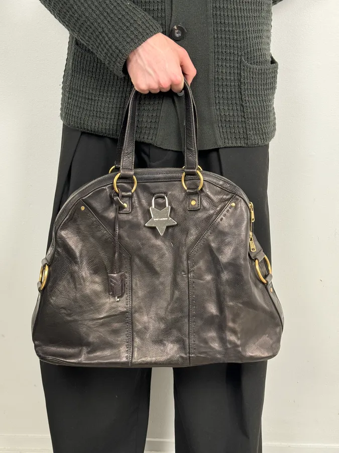 2000s Yves Saint Laurent Star Black Shiny Leather Handle Bag - Image 3
