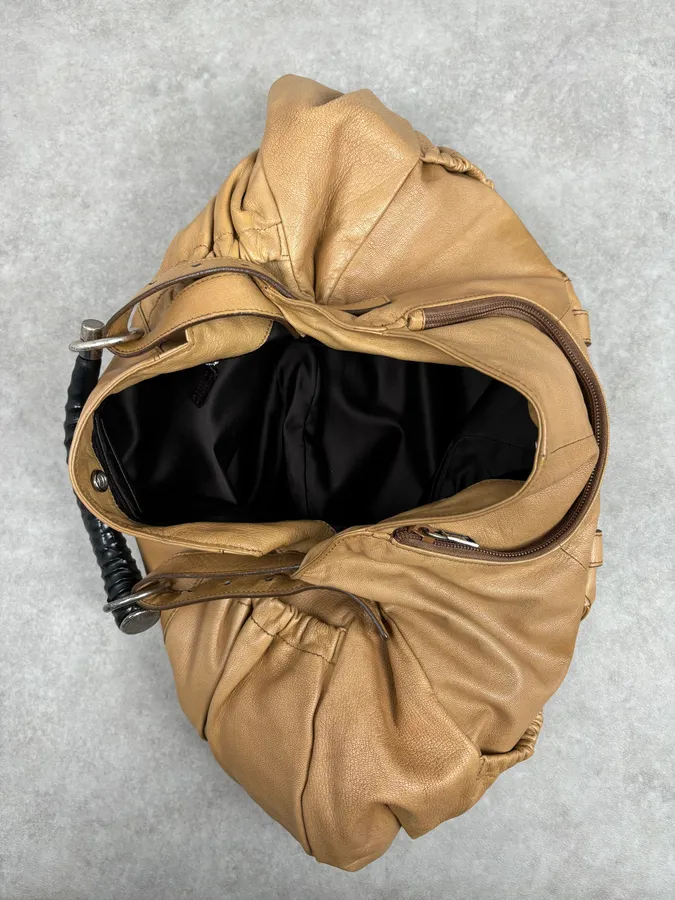 2000s Yves Saint Laurent Tan Horn Muse Hobo Leather Bag - Image 12