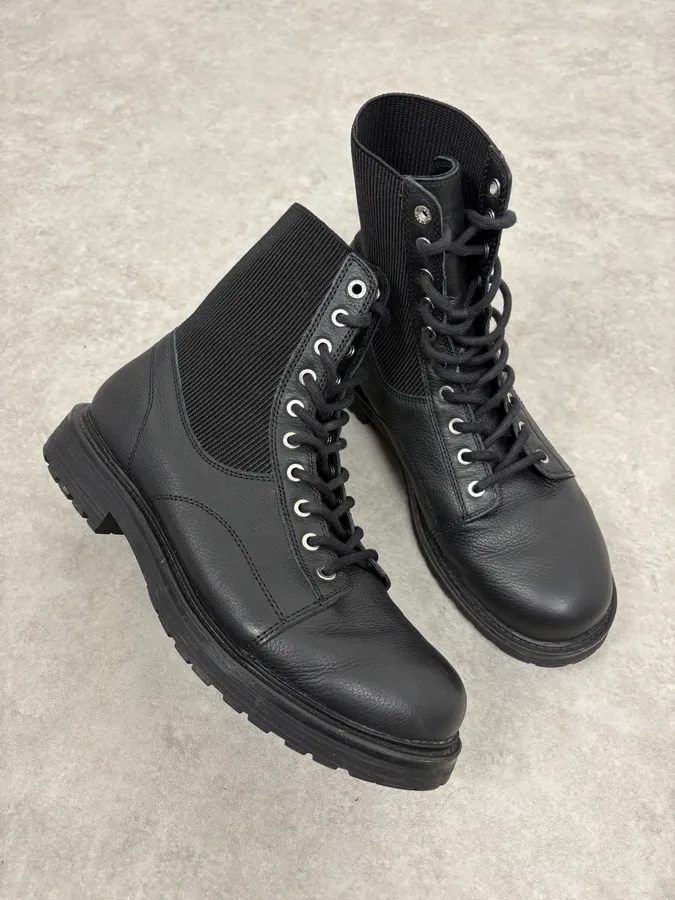 2010s Diesel Black Minimalist Leather Boots - Image 5