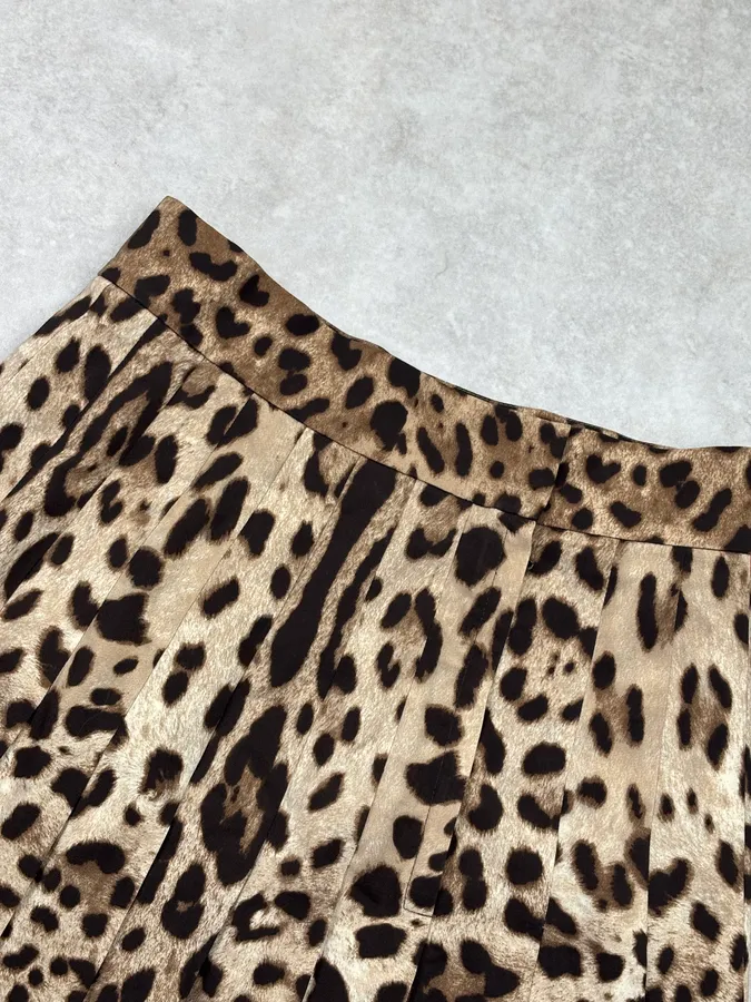 2010s Dolce & Gabbana Beige Leopard Midi Skirt - Image 8