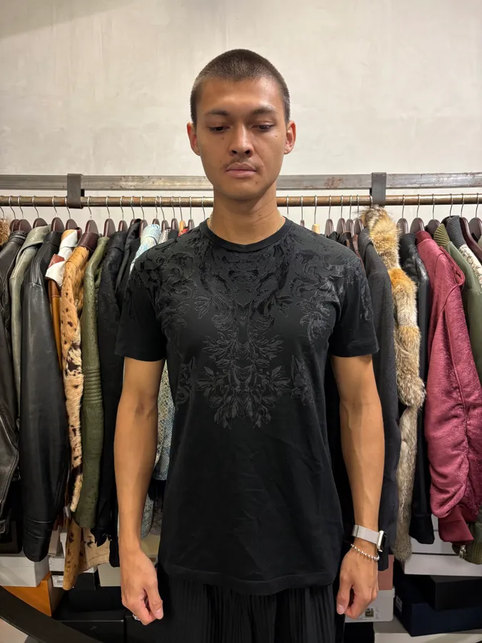 2010s Dolce & Gabbana Black Velvet Ornament T-Shirt - Image 2