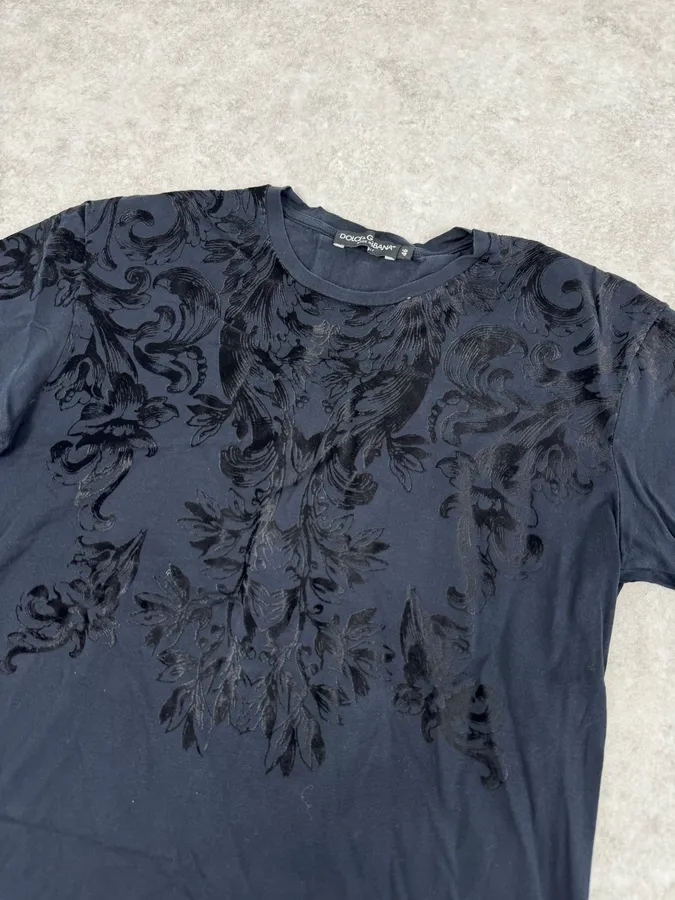 2010s Dolce & Gabbana Black Velvet Ornament T-Shirt - Image 5