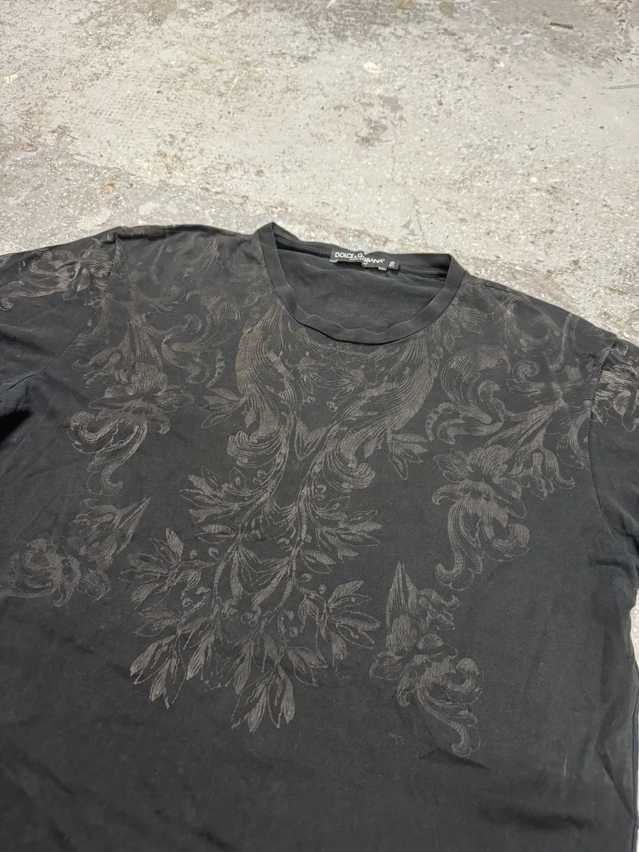 2010s Dolce & Gabbana Black Velvet Ornament T-Shirt - Image 5