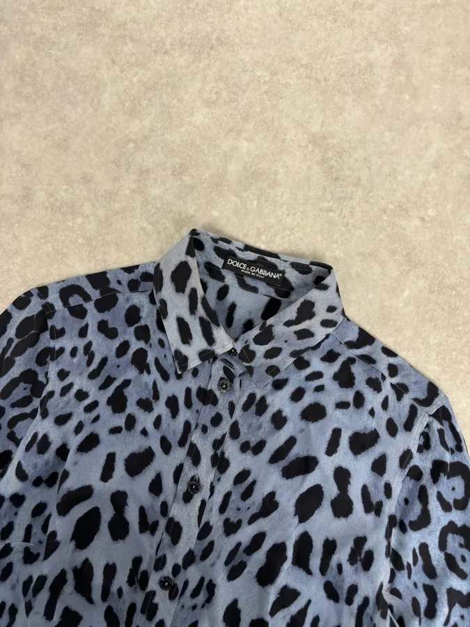 2010s Dolce & Gabbana Blue Leopard Print Silk Shirt - Image 4