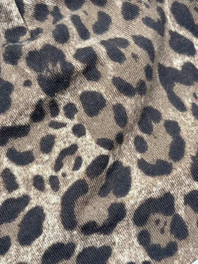 2010s Dolce & Gabbana Camel Leopard Print Beanie - Image 8
